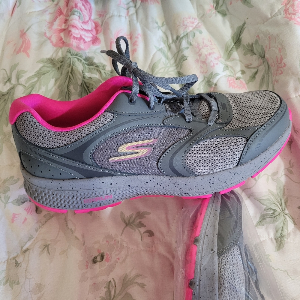 NWOT Skecher's Women's Go Run consistent vivid horizon